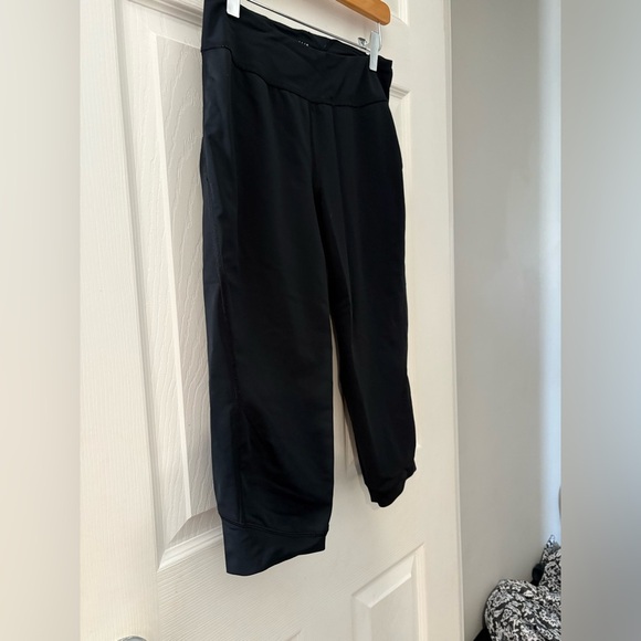 Mountain Hardwear black cropped pants capri size women’s xs - Picture 2 of 13
